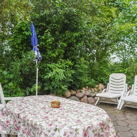 2 Bedroom Lovely In Appartement